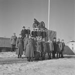 Пушка на месте памятника Ленину. 1943 год